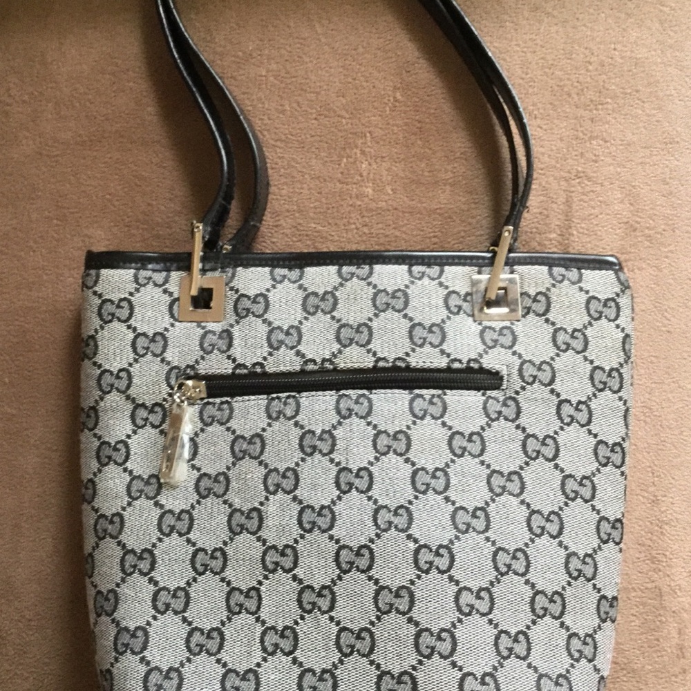 BNWOT. GUCCI BAG